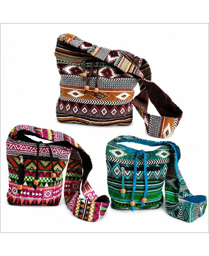 Bolso multicolor de algodón con tejido jacquard para llevar objetos personales disponible en dos tamaños y 3 colores.