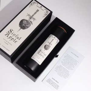 Contenido de la caja vela mas tarjeta, símbolo de amor consciente en velas espirituales.