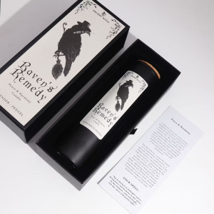 Detalle del contenido de la vela mas tarjeta.