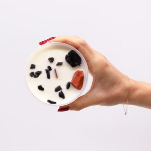 Vela ritual vegana sin tóxicos con intención espiritual para equilibrio energético.