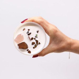 Vela ritual vegana sin tóxicos con intención espiritual para chakra sacro.