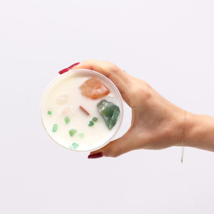 Vela para meditación vegana sin tóxicos con intención espiritual para chakra corazón.