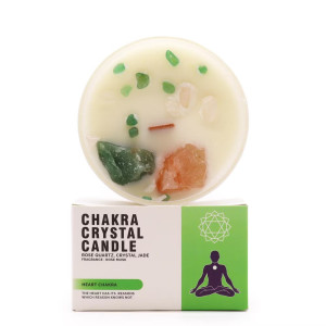 Vela artesanal de soja natural con cuarzo rosa y jade cristalino para chakra corazón y energía positiva.
