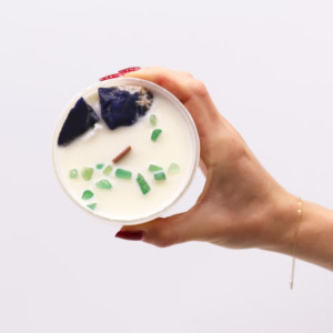 Vela ritual vegana sin tóxicos con intención espiritual para chakra garganta Jessimistica.