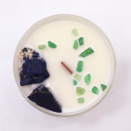 Vela artesanal de soja natural con sodalita y jade para chakra garganta y energía positiva Jessimistica.