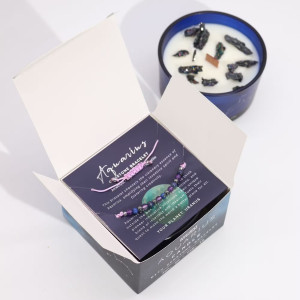 Interior del packaging de la vela energética del zodiaco Acuario con pulsera incluida.