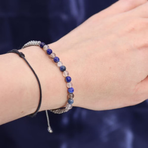 Pulsera de piedras preciosas en tonos azules y grises incluida con la vela energética Tauro.