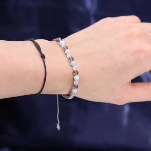 Pulsera de piedras preciosas en tonos suaves, hecha a mano, incluida con vela energética del zodiaco Cáncer.