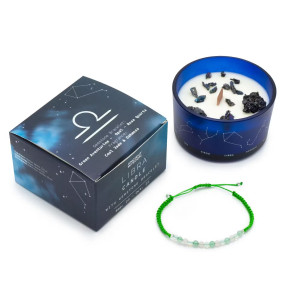 Vela energética del zodiaco Libra con pulsera de piedras preciosas presentada para meditación y bienestar natural.