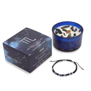 Vela energética del zodiaco Escorpio con pulsera de piedras preciosas presentada como conjunto para meditación profunda.