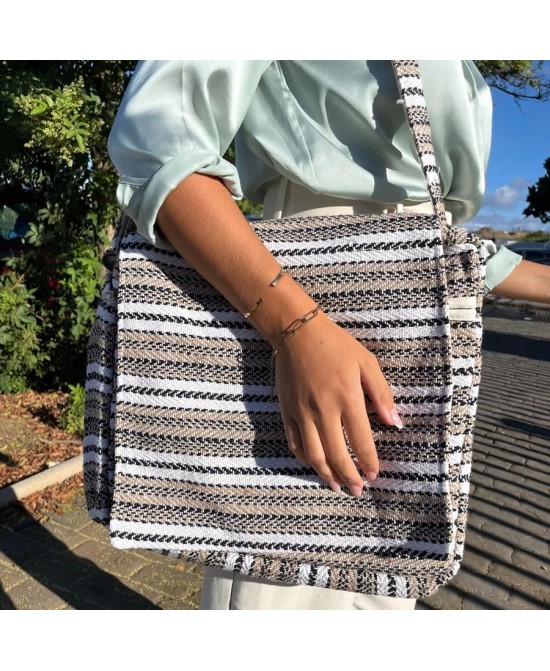 Bolsa para ordenador portátil con cierre de solapa