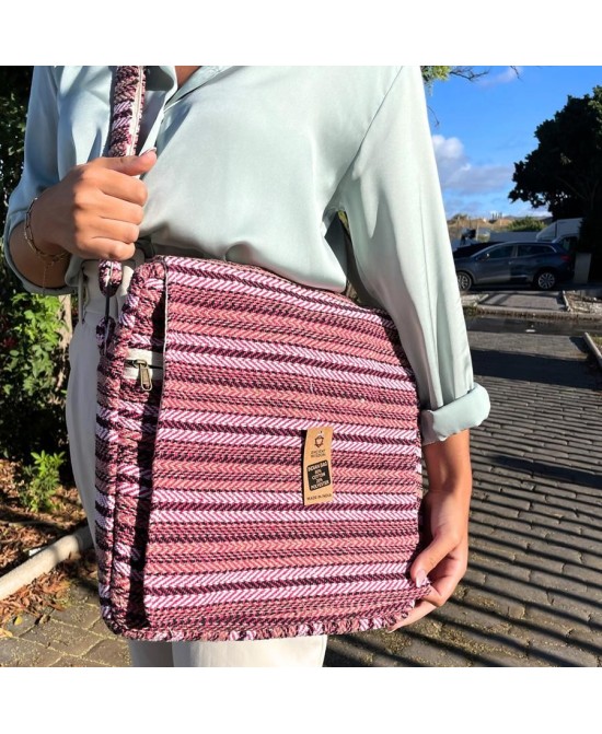 Bolsa para ordenador portátil con cierre de solapa