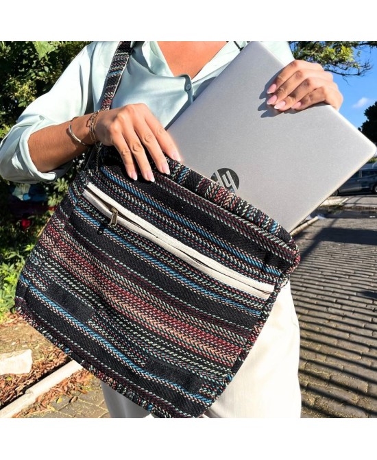 Bolsa para ordenador portátil con cierre de solapa