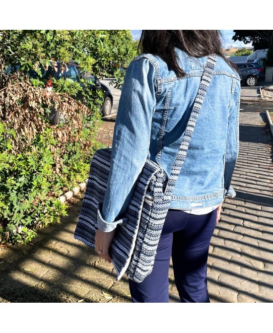Bolsa para ordenador portátil con cierre de solapa