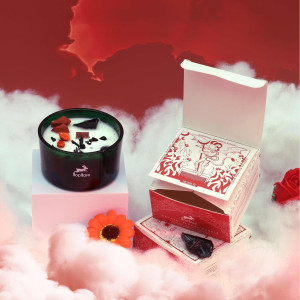 Ambiente caja y vela energética carta del tarot demonio con cristales y flores. Para fortaleza y empoderamiento.