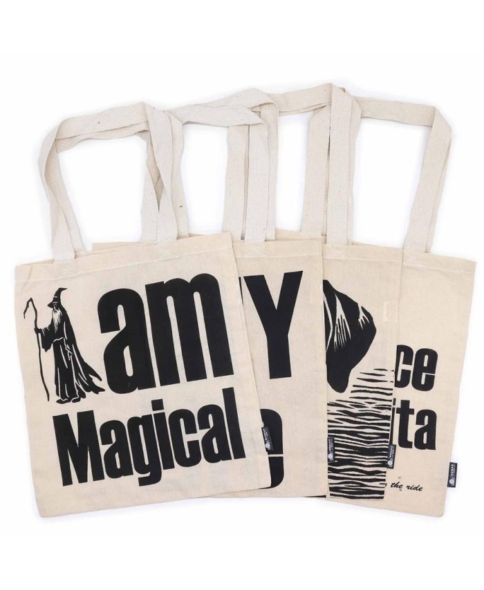 Colección de bolsas tote de algodón disponibles en nueve diseños diferentes.