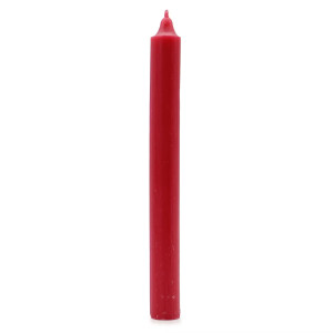 Velas rojas de candelabro ideales para rituales de intención y decoración simbólica.