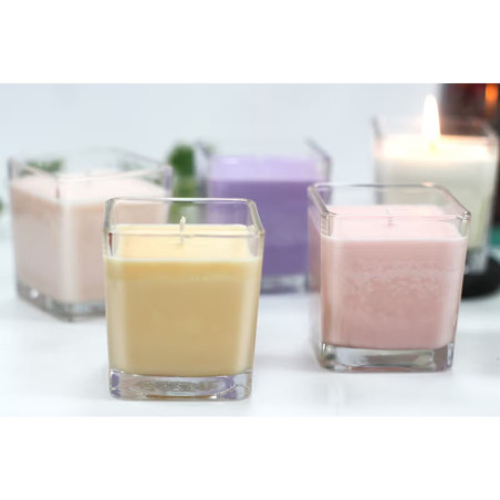 Velas aromáticas de soja en cristal para ambientar espacios interiores.