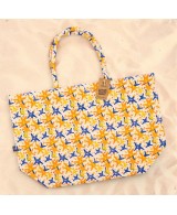 Presentación del Bolso estampado estrella grande multiuso.