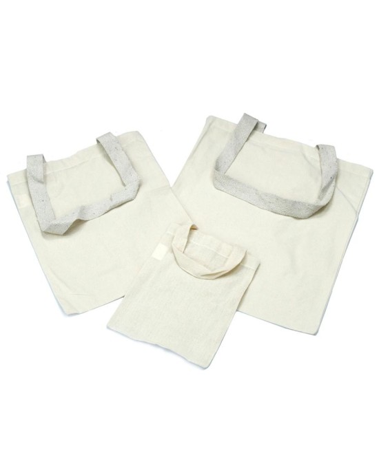 Bolsa tote básica de algodón natural con diseño liso disponible en varios tamaños.