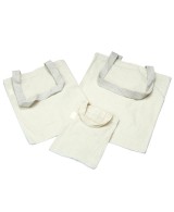 Bolsa tote básica de algodón natural con diseño liso disponible en varios tamaños.