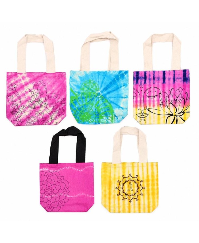 Colección de bolsas tie dye de algodón disponibles en cinco diseños diferentes.