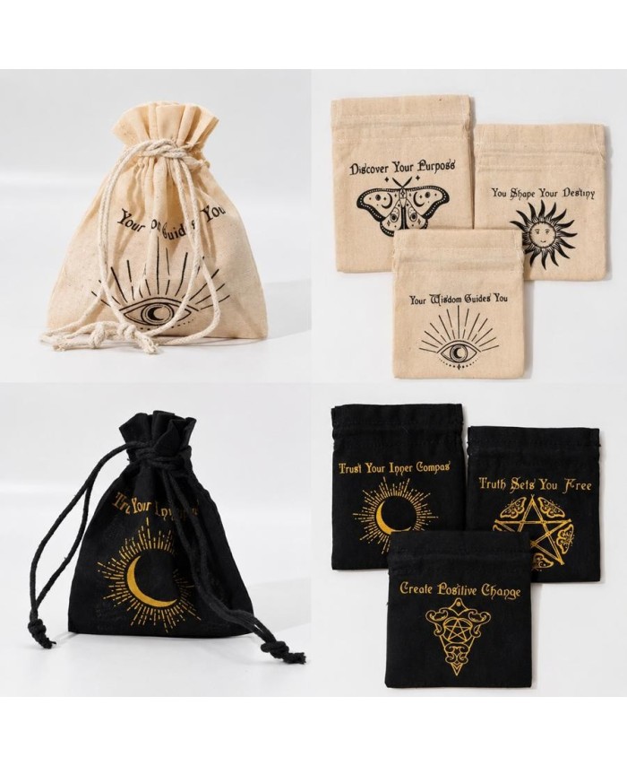 Presentación de bolsitas en colores natural y negro para almacenamiento de runas, cristales y amuletos.