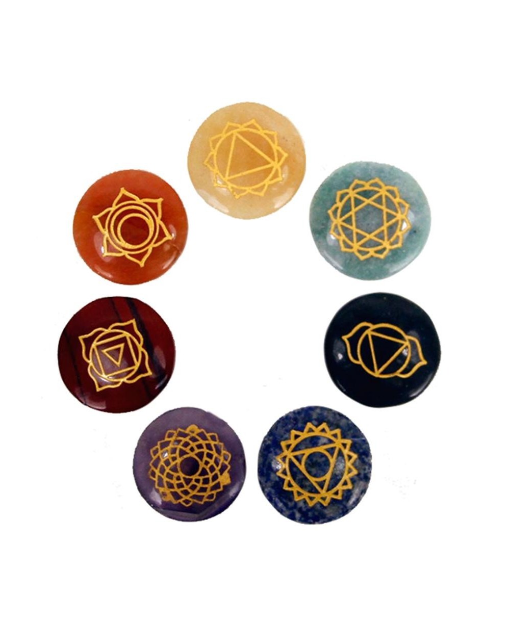 Set de siete piedras naturales para chakras con bolsa de algodón para meditación y bienestar espiritual.