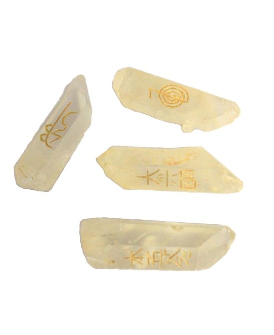 Set de cuatro puntas de cuarzo natural grabadas con símbolos Feng Shui y bolsa de algodón.