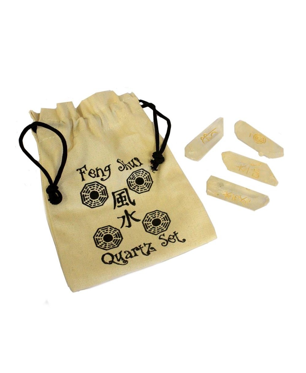 Presentación de conjunto Feng Shui con cuarzos naturales y bolsa de algodón.