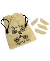 Presentación de conjunto Feng Shui con cuarzos naturales y bolsa de algodón.