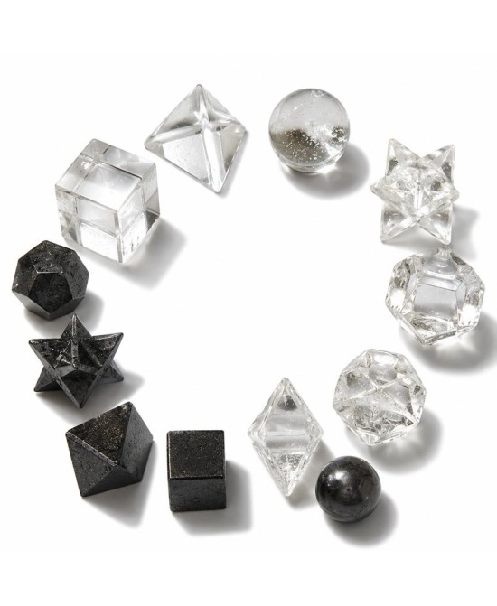 Set de siete figuras geométricas talladas en piedra natural para meditación y decoración espiritual.
