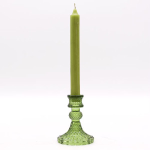 Candelabro vintage de cristal prensado verde para vela de cena y decoración ambiental.