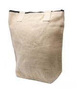 Bolso ecológico de yute natural con asas reforzadas para compras y uso diario sostenible.
