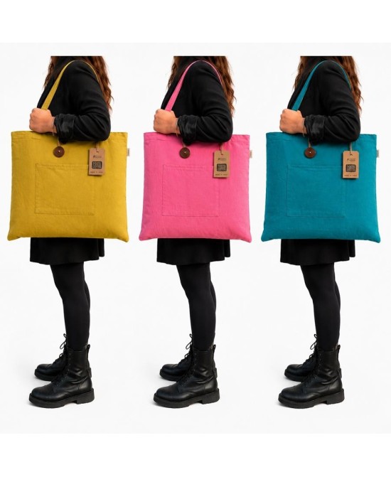 Bolsos grandes reversibles disponibles en varios colores y con bolsillo exterior y asas largas.