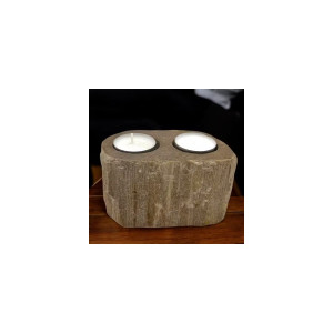 Portavelas doble de madera petrificada vista frontal.