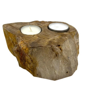 Portavelas doble de madera petrificada con dos velas de té para decoración natural.