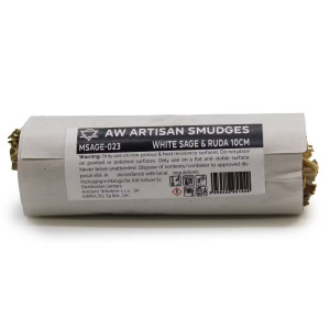 Atado de salvia blanca y ruda seco atado con hilo de algodón para limpieza energética natural.