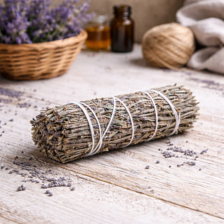 Atado de lavanda natural para armonizar el hogar.