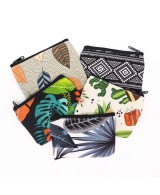 Monederos textiles con cremallera para monedas, tarjetas y pequeños accesorios.