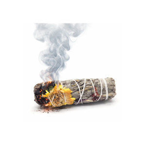 Atado de salvia con flor de dalia amarilla atado con hilo blanco vista frontal.