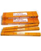 Caja de incienso Goloka Nag Champa de 16 g para aromatizar espacios y acompañar la meditación.