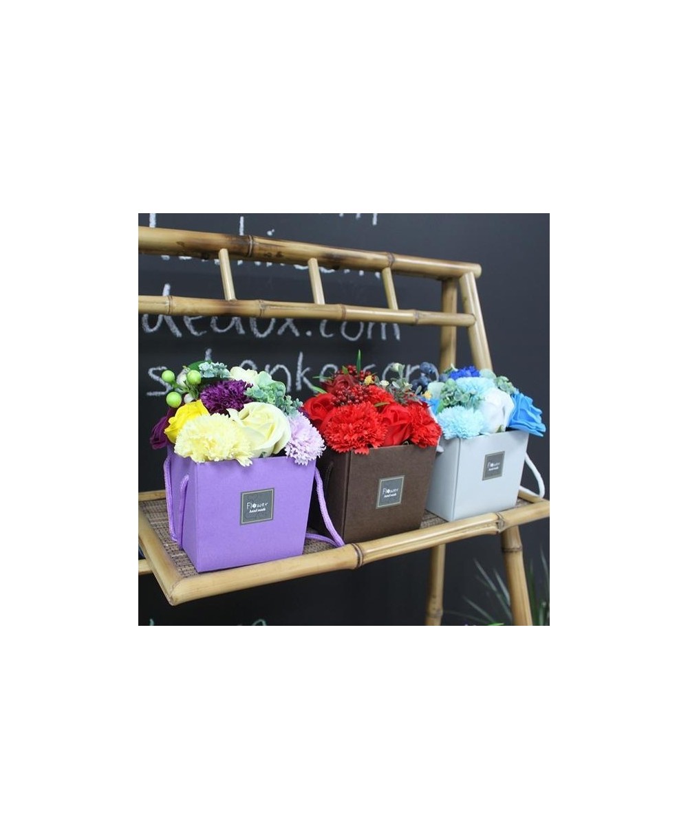 Bouquet de flores de jabón en caja decorativa para regalo y baño aromático.
