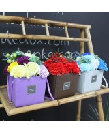 Bouquet de flores de jabón en caja decorativa para regalo y baño aromático.