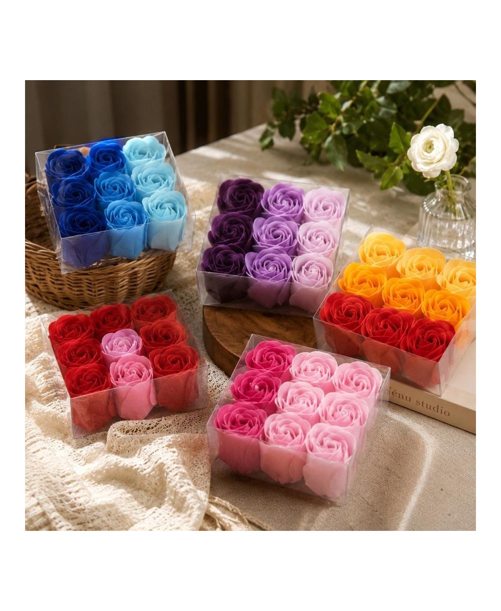 Set de nueve rosas de jabón en caja transparente para regalo y baño aromático.