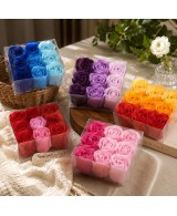 Set de nueve rosas de jabón en caja transparente para regalo y baño aromático.