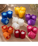 Set de tres rosas de jabón en caja transparente con forma de corazón para regalo.