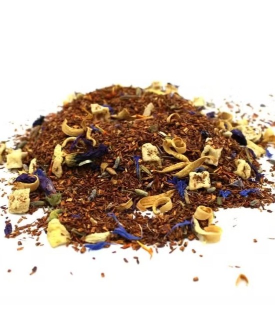 Detalle de la mezcla de rooibos e ingredientes naturales.