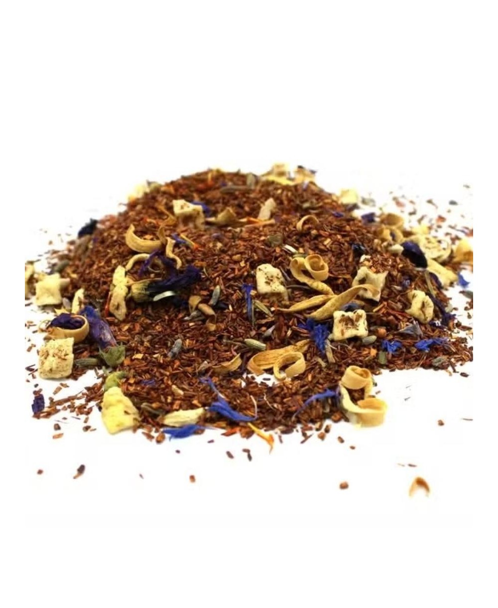 Detalle de la mezcla de rooibos e ingredientes naturales.