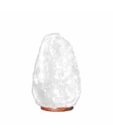 Lámpara de sal blanca del Himalaya sobre base de madera para iluminación y decoración.